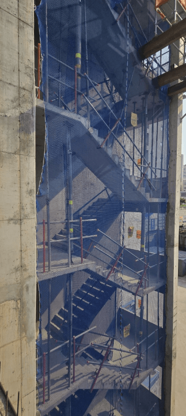 건물 코너 기둥 설계 시 P-Delta 효과를 이용한 모멘트 증폭 계수 적용