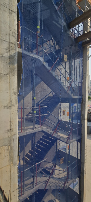 건물 코너 기둥 설계 시 P-Delta 효과를 이용한 모멘트 증폭 계수 적용